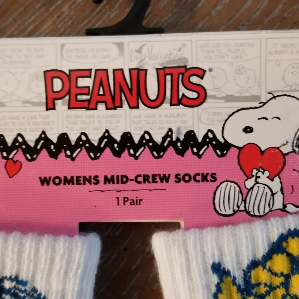 Peanuts Valentine's Day Magnetic Crew Socks